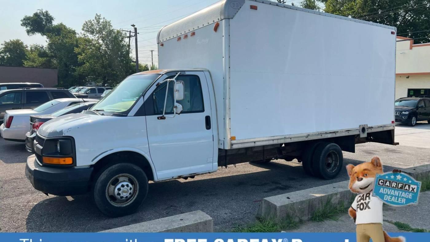 2004 Chevrolet Express Commercial Cutaway C7A in Wayne MI For Sale - Image 1