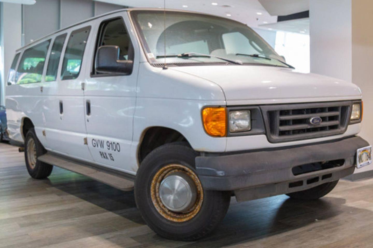 2004 Ford Econoline Wagon E-350 Super Duty XLT in Honolulu HI For Sale - Image 1