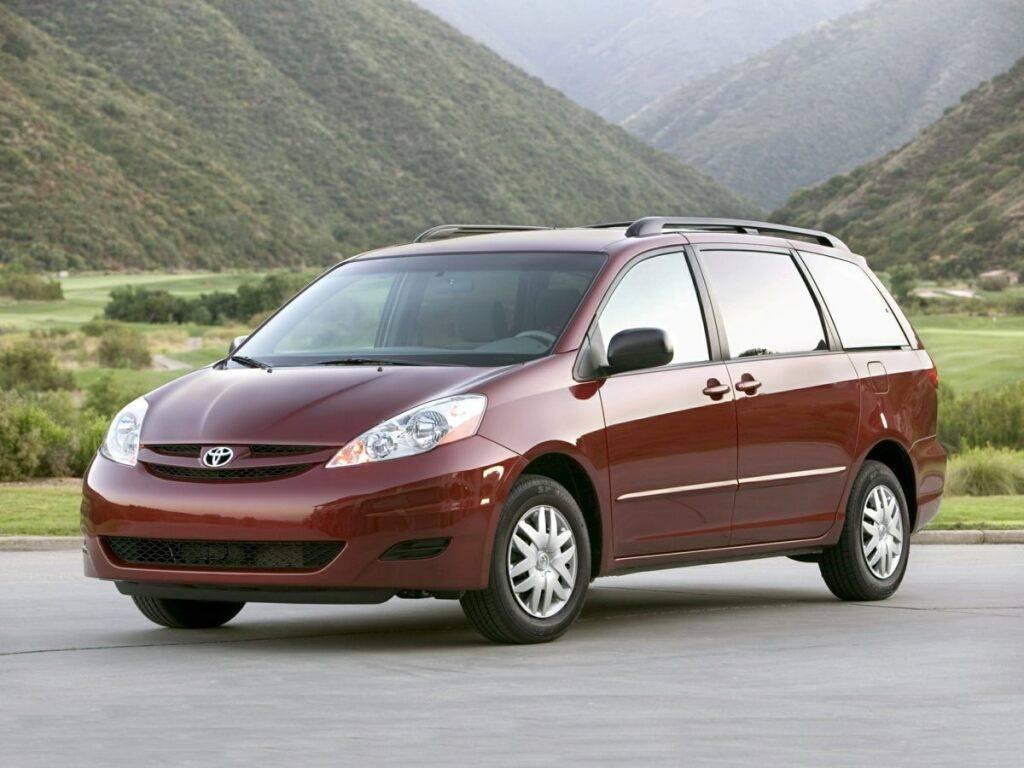 2009 Toyota Sienna XLE in Englewood CO For Sale - Image 1