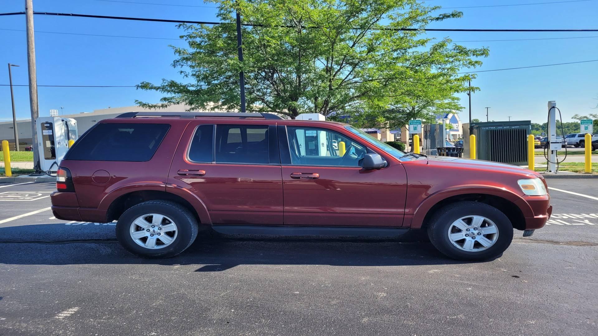 2010 Ford Explorer XLT in Cincinnati OH For Sale - Image 1