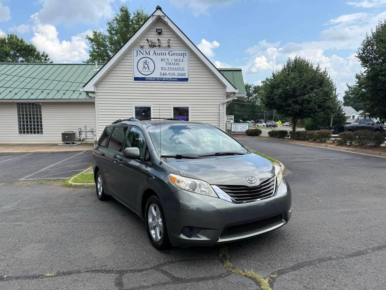2011 Toyota Sienna LE in Warrenton VA For Sale - Image 1