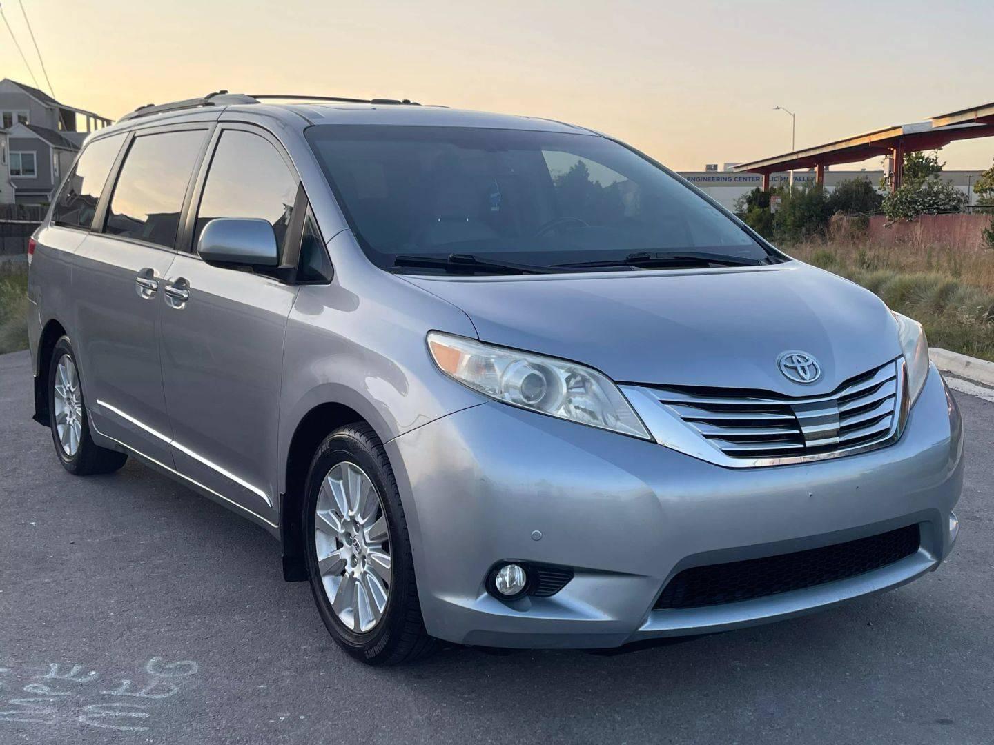 2011 Toyota Sienna Limited in Newark CA For Sale - Image 1