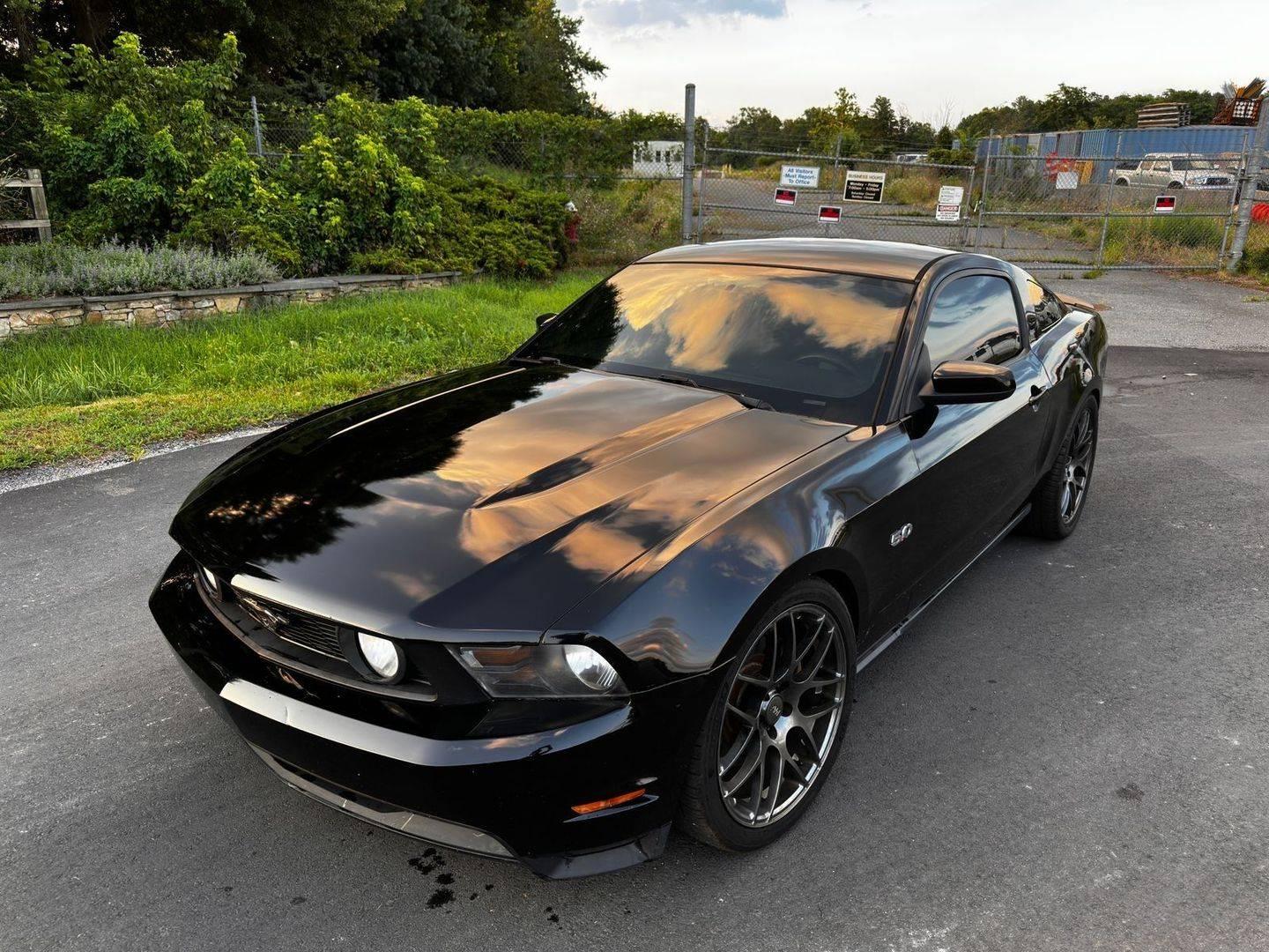 2012 Ford Mustang GT Premium in Chantilly VA For Sale - Image 1