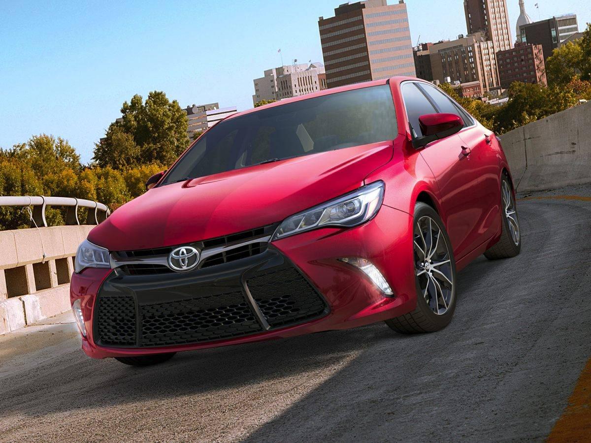 2015 Toyota Camry XLE in Manvel TX For Sale - Image 1