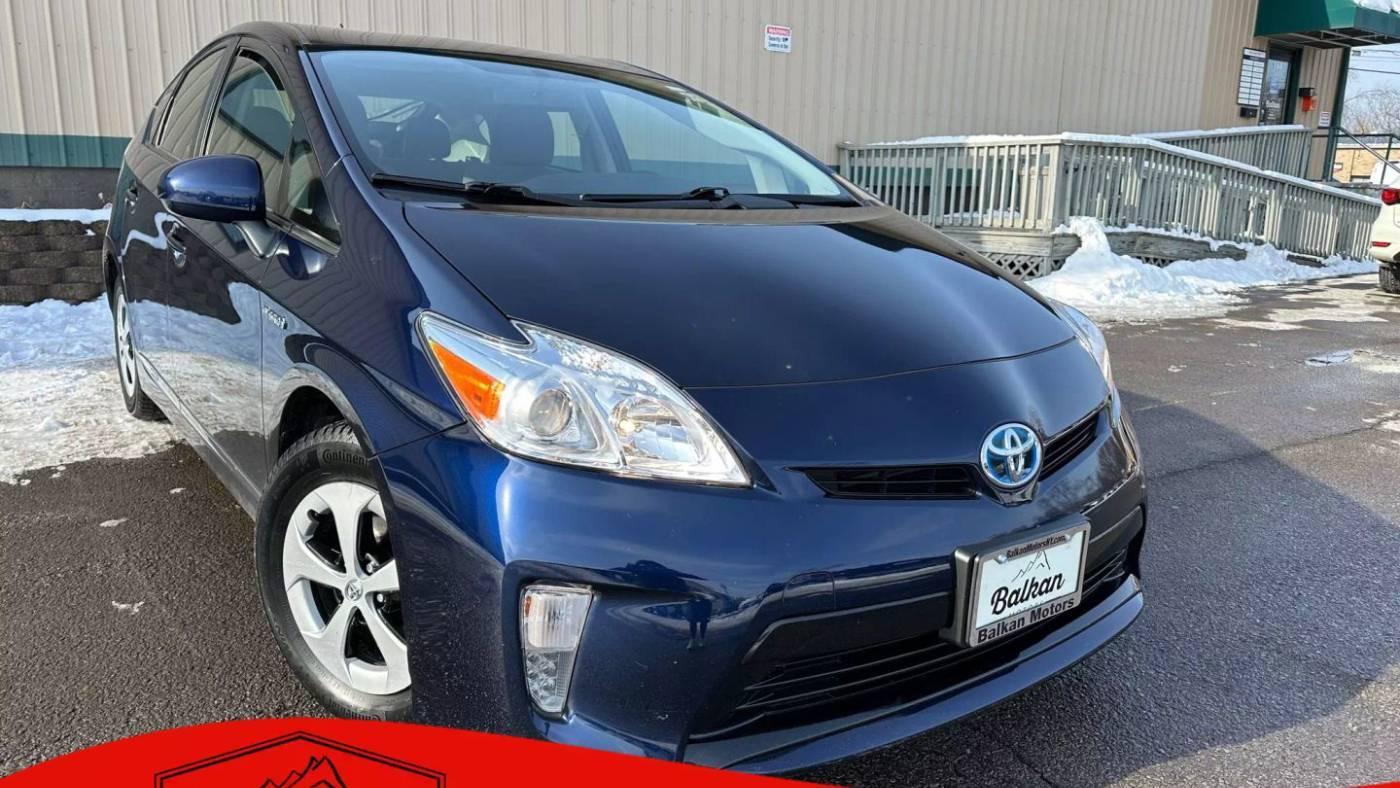 2015 Toyota Prius Three in East Rochester NY For Sale - Image 1