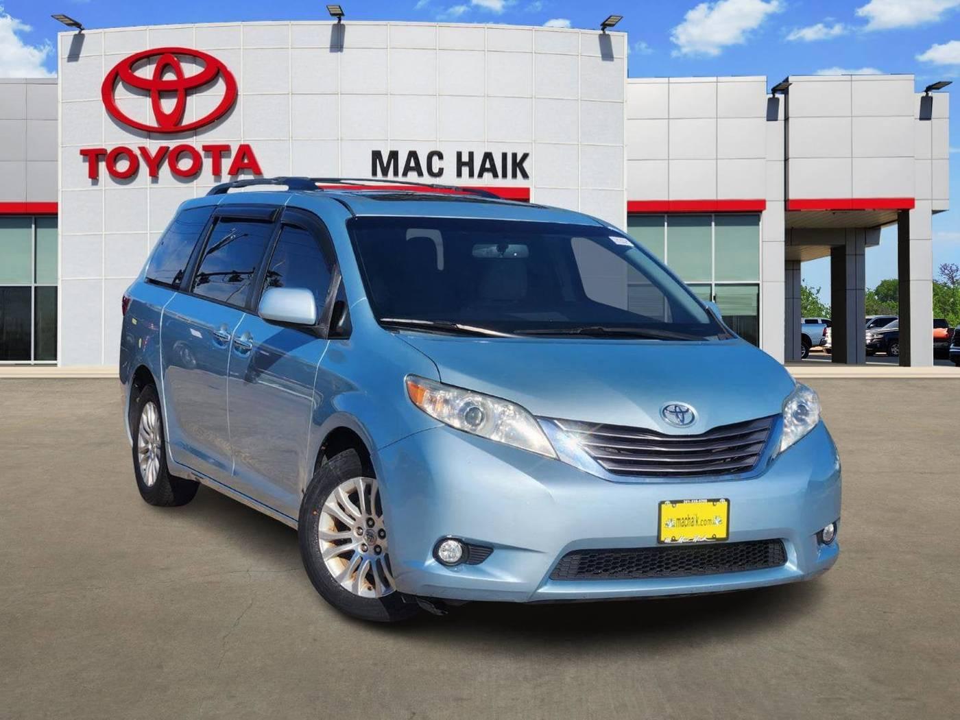 2015 Toyota Sienna L in League City TX For Sale - Image 1