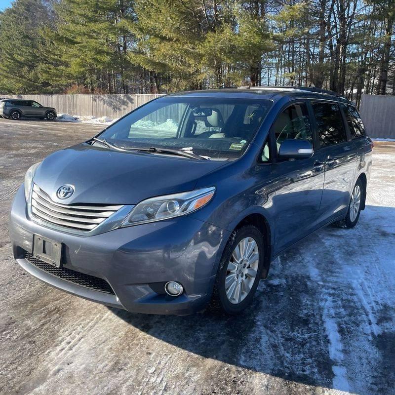 2015 Toyota Sienna Limited Premium in Carlstadt NJ For Sale - Image 1