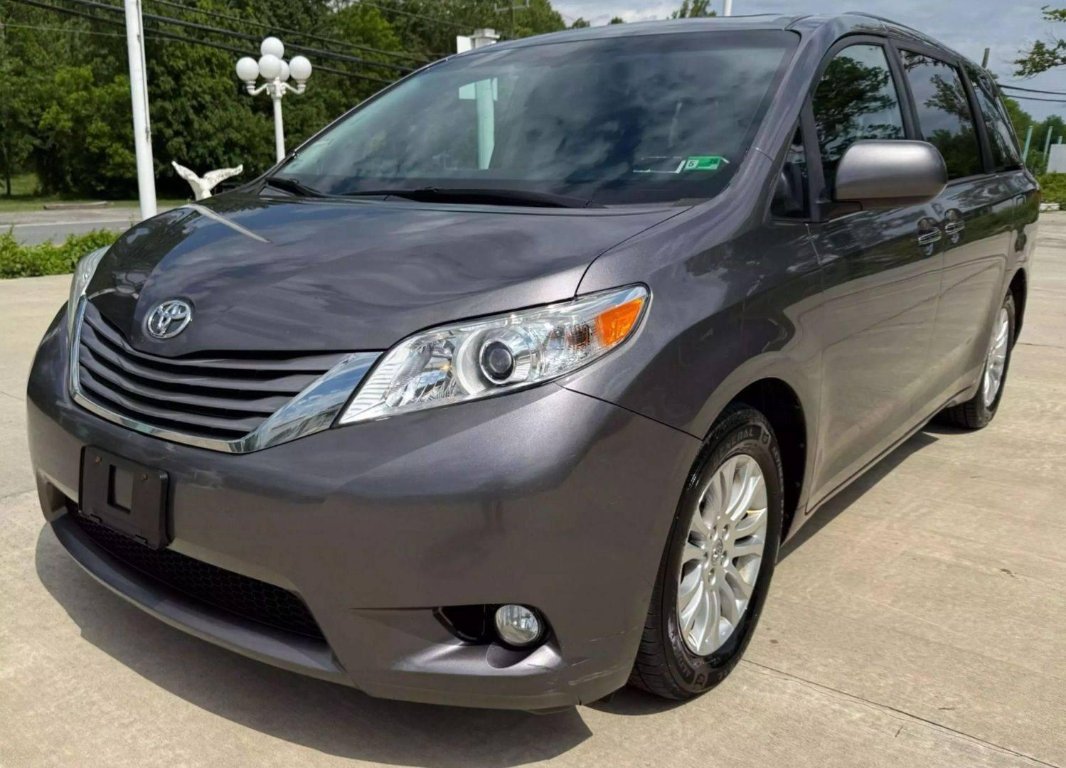 2015 Toyota Sienna XLE in Stafford VA For Sale - Image 1
