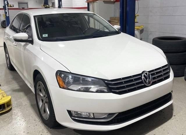 2015 Volkswagen Passat 1.8T Limited Edition in Aurora IL For Sale - Image 1