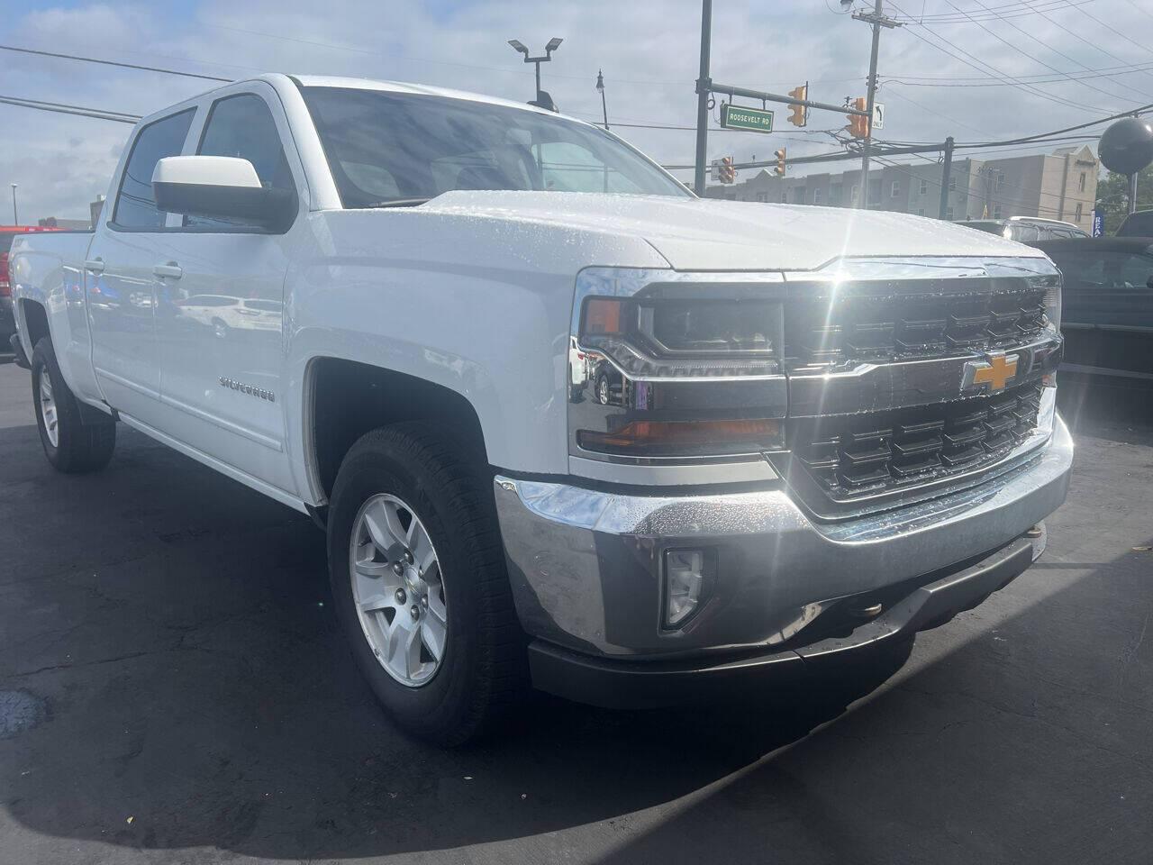 2017 Chevrolet Silverado 1500 LT in Valparaiso IN For Sale - Image 1