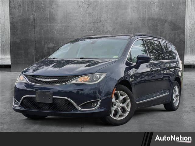 2017 Chrysler Pacifica Touring L in Sterling VA For Sale - Image 1
