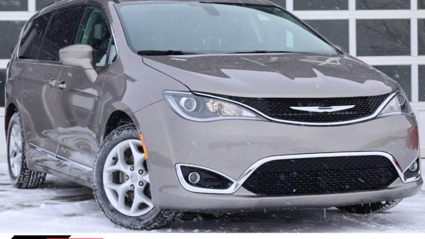 2017 Chrysler Pacifica Touring L in Omaha NE For Sale - Image 1