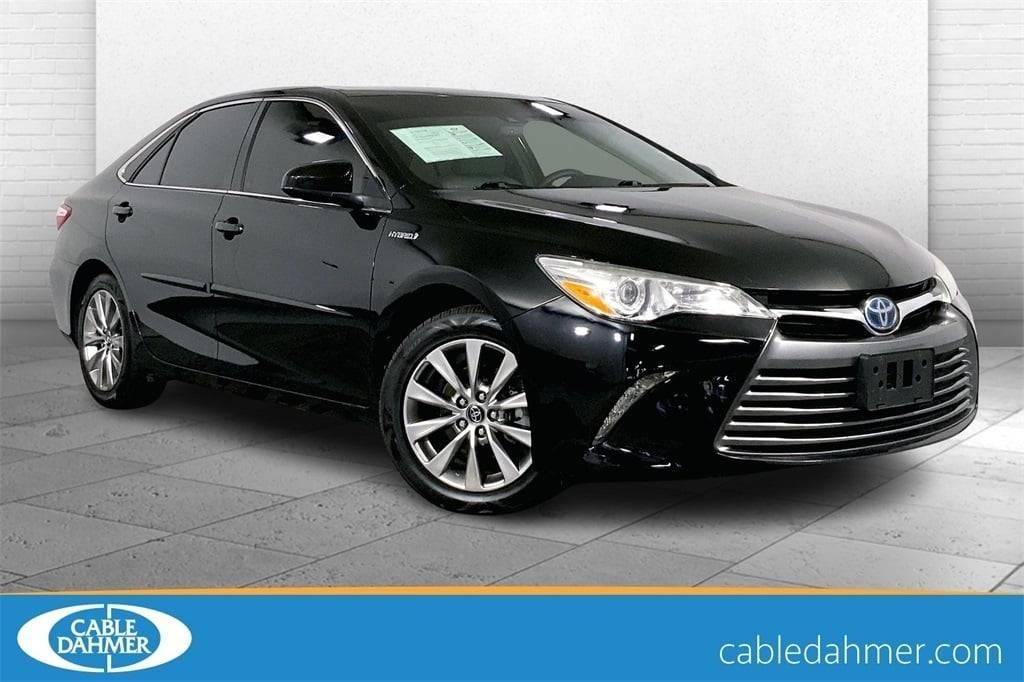 2017 Toyota Camry Hybrid XLE in Lees Summit MO For Sale - Image 1