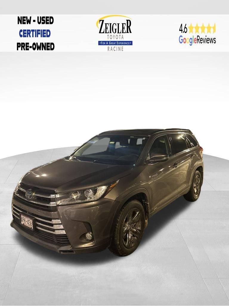 2017 Toyota Highlander Hybrid Limited Platinum in Mount Pleasant WI For Sale - Image 1