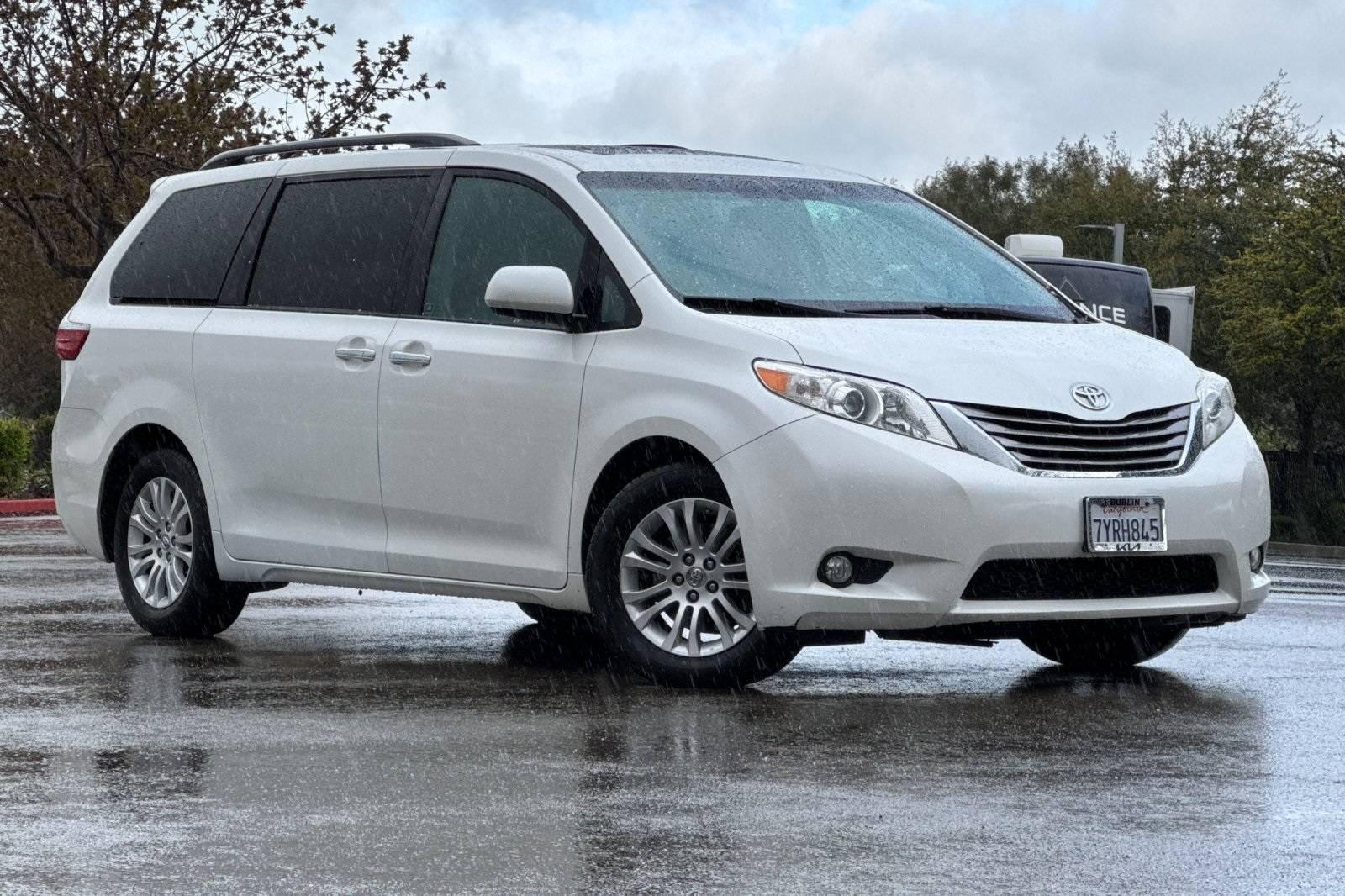 2017 Toyota Sienna XLE in Dublin CA For Sale - Image 1