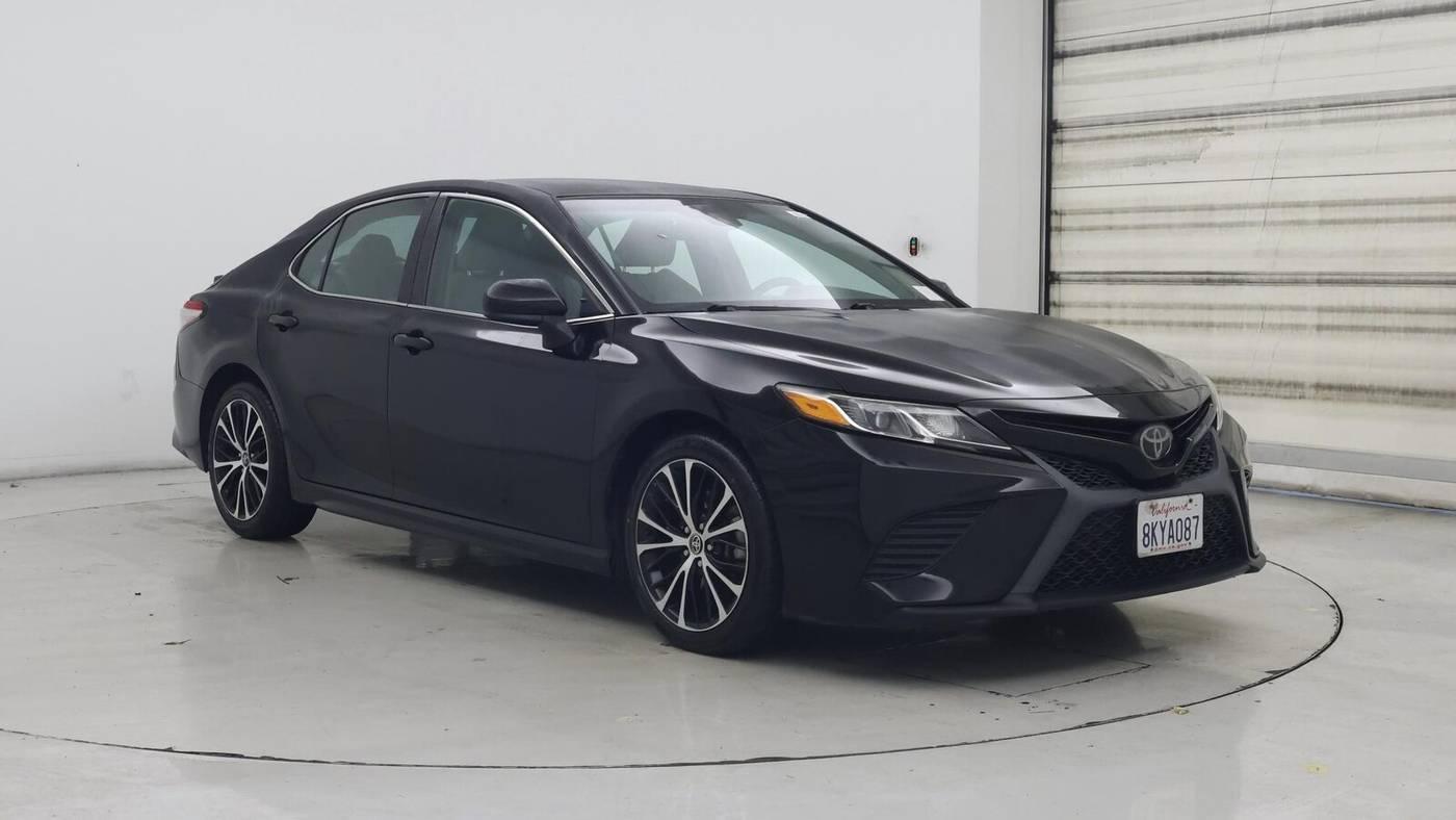 2018 Toyota Camry SE in Birmingham AL For Sale - Image 1