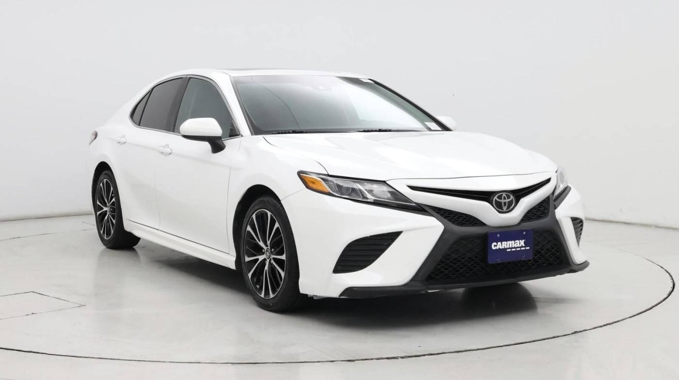 2018 Toyota Camry SE For Sale - Image 1