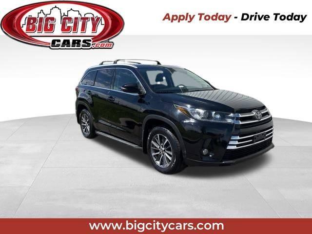 2018 Toyota Highlander XLE in Fort Wayne IN For Sale - Image 1