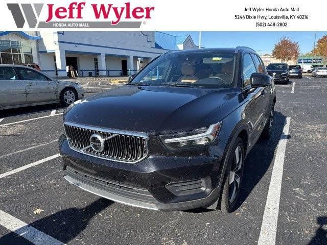 2019 Volvo XC40 Momentum in Louisville KY For Sale - Image 1