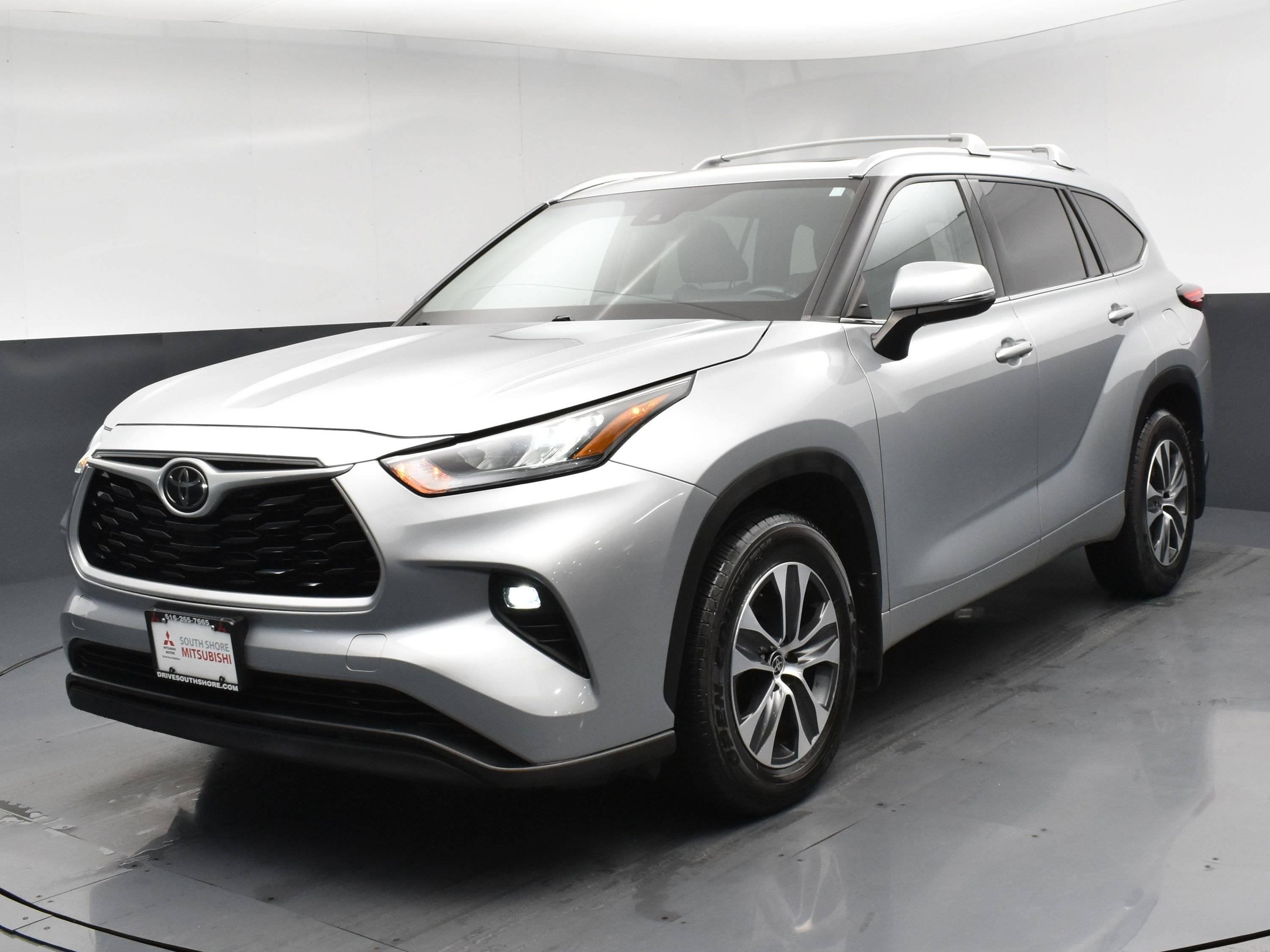 2020 Toyota Highlander XLE in Freeport NY For Sale - Image 1