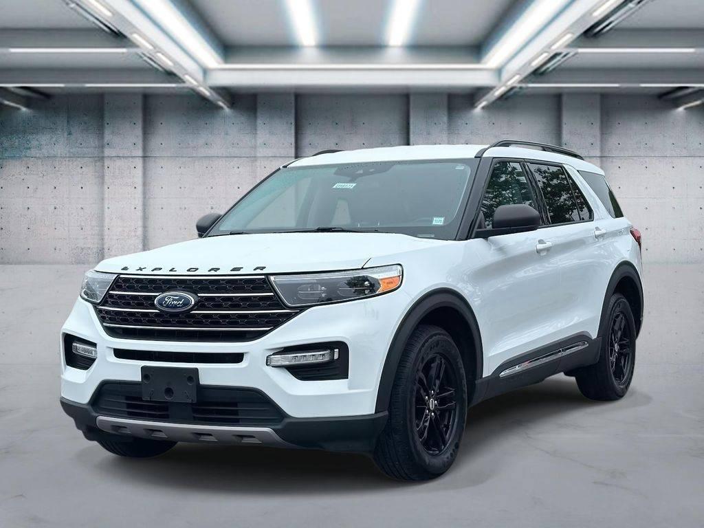 2021 Ford Explorer XLT in St. James NY For Sale - Image 1