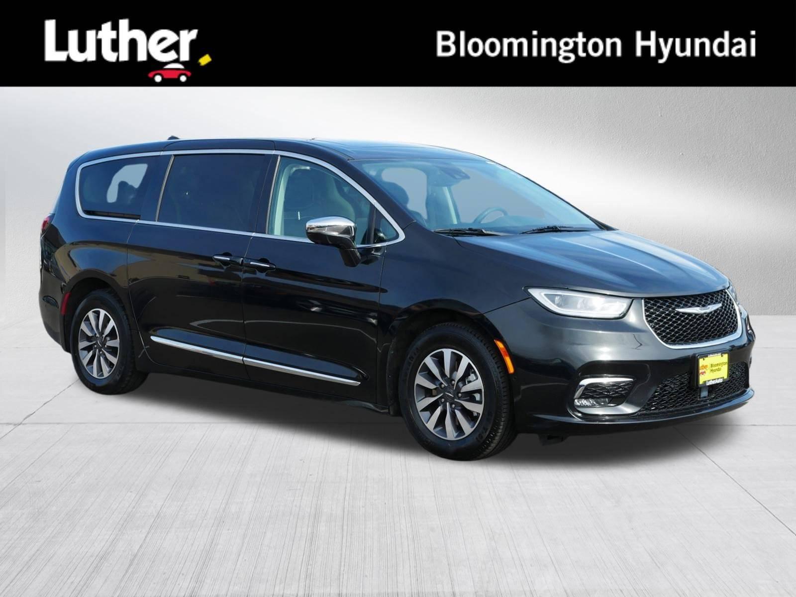 2022 Chrysler Pacifica Hybrid Limited in Bloomington MN For Sale - Image 1