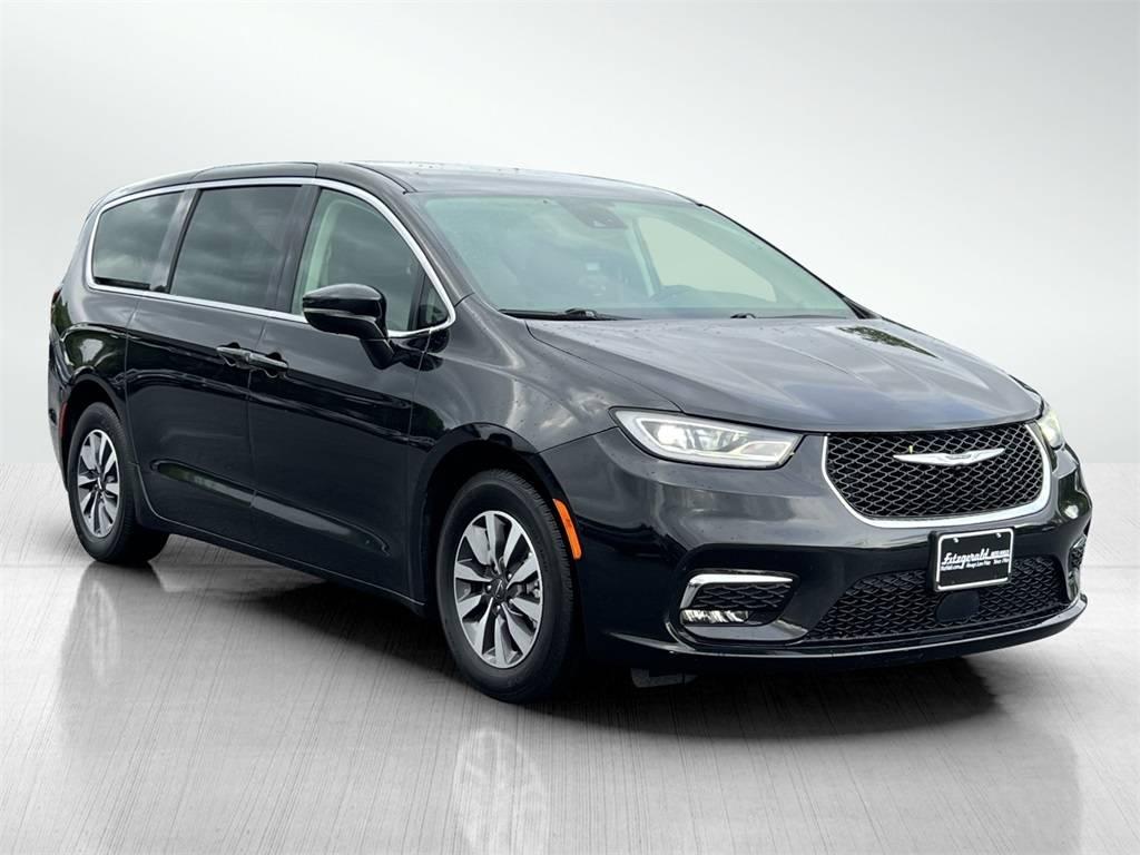 2022 Chrysler Pacifica Hybrid Touring L in Frederick MD For Sale - Image 1