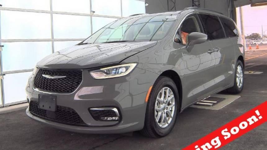 2022 Chrysler Pacifica Touring L in Akron OH For Sale - Image 1