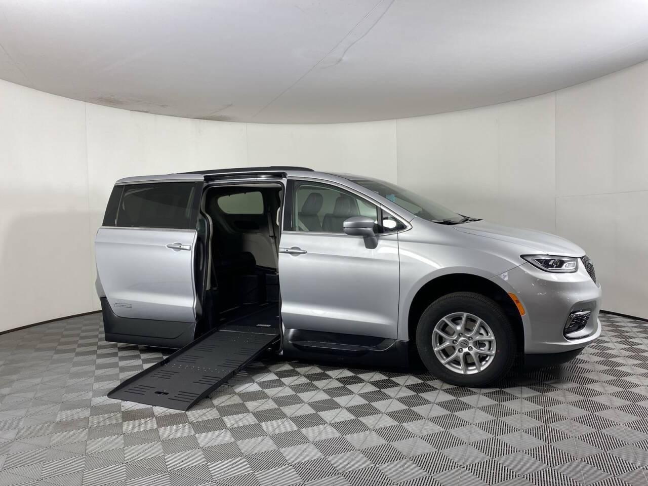 2022 Chrysler Pacifica Touring L in Phoenix AZ For Sale - Image 1