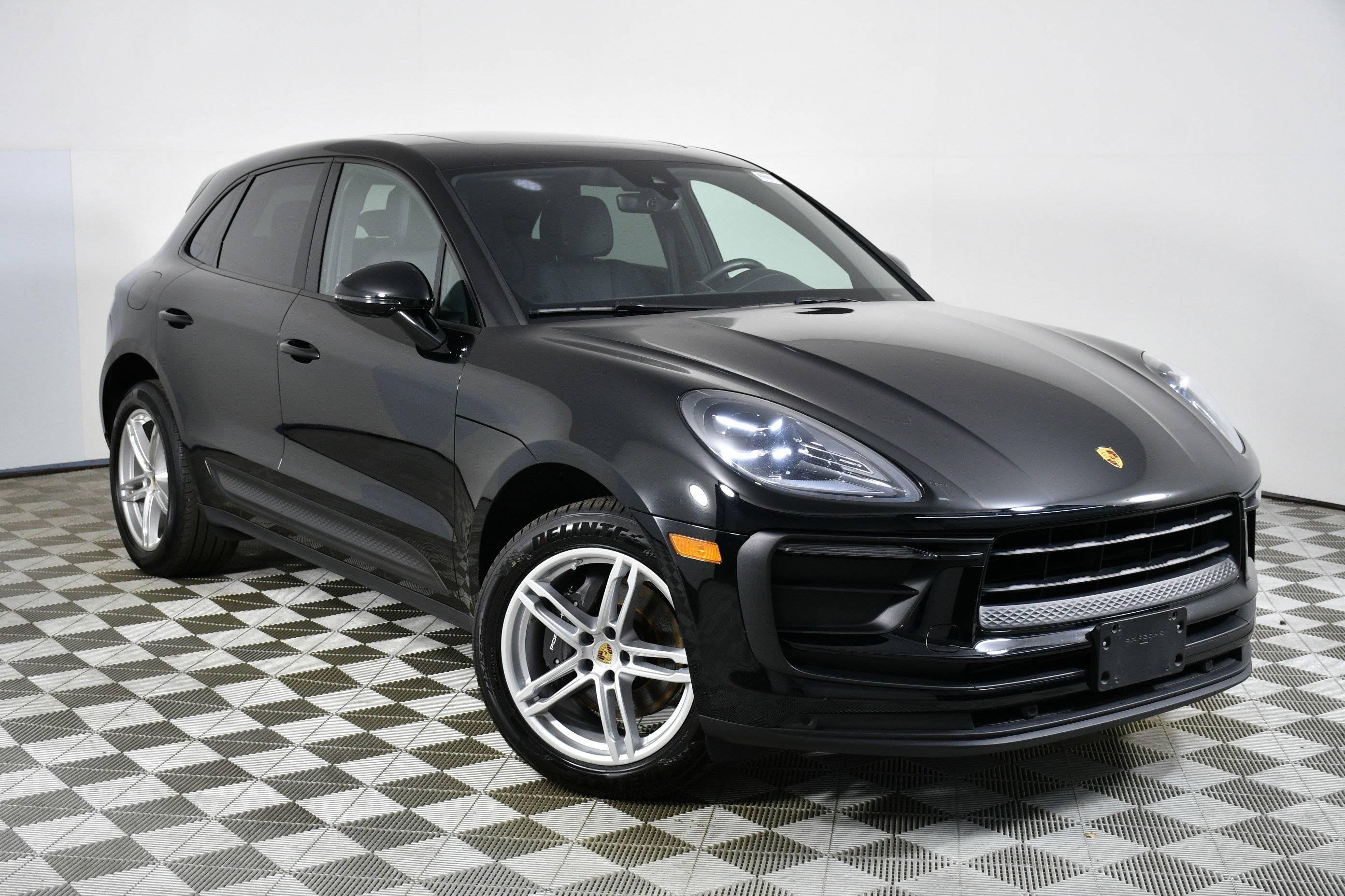2022 Porsche Macan Standard in West Palm Beach FL For Sale - Image 1