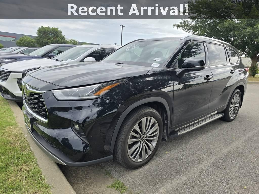 2022 Toyota Highlander Platinum in Broken Arraow OK For Sale - Image 1