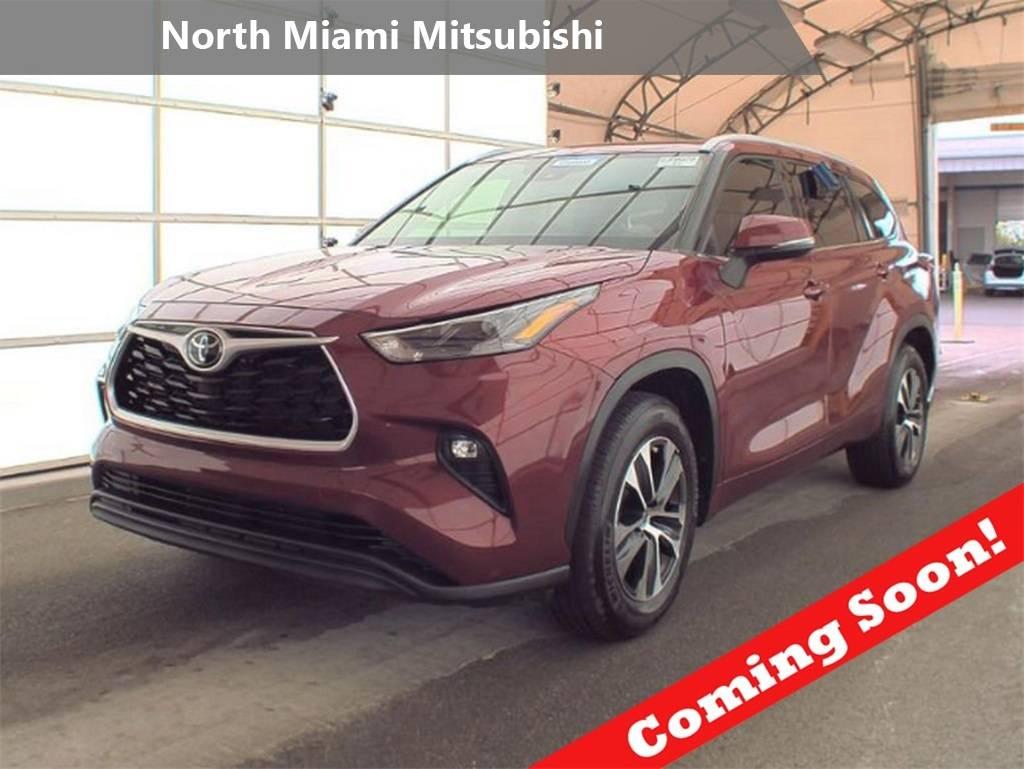 2022 Toyota Highlander XLE in Miami Gardens FL For Sale - Image 1