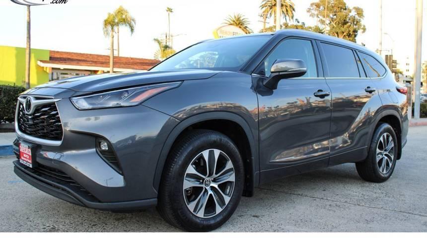 2022 Toyota Highlander XLE in Hermosa Beach CA For Sale - Image 1