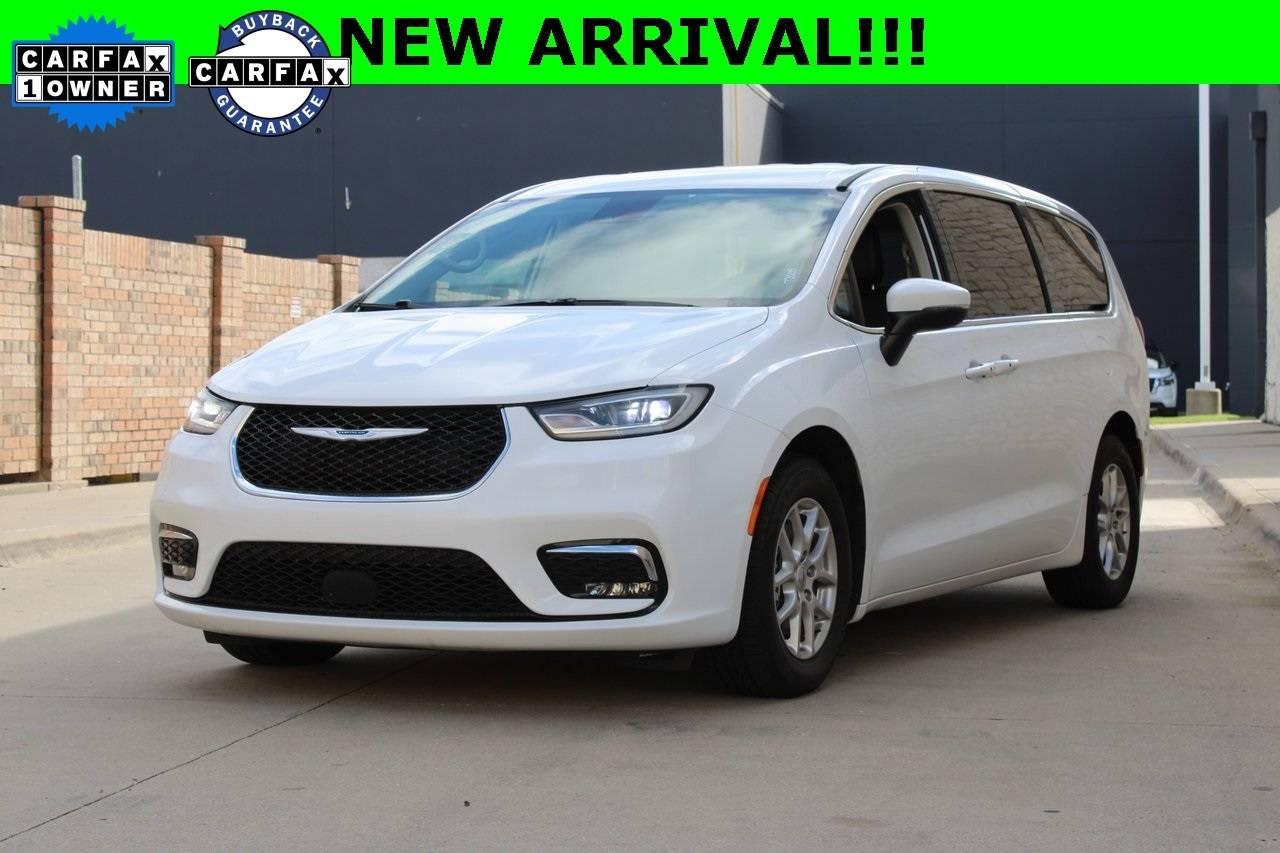 2023 Chrysler Pacifica Touring L in McKinney TX For Sale - Image 1