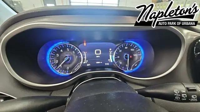 2023 Chrysler Pacifica Touring L in Urbana IL For Sale - Image 1