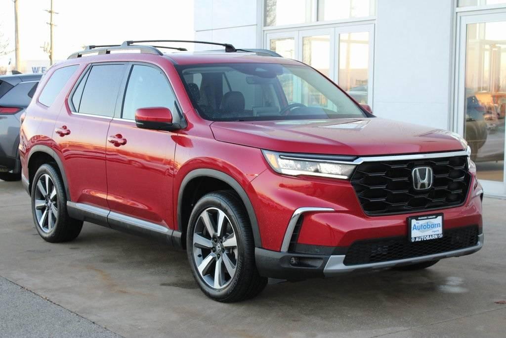 2023 Honda Pilot Touring in Countryside IL For Sale - Image 1