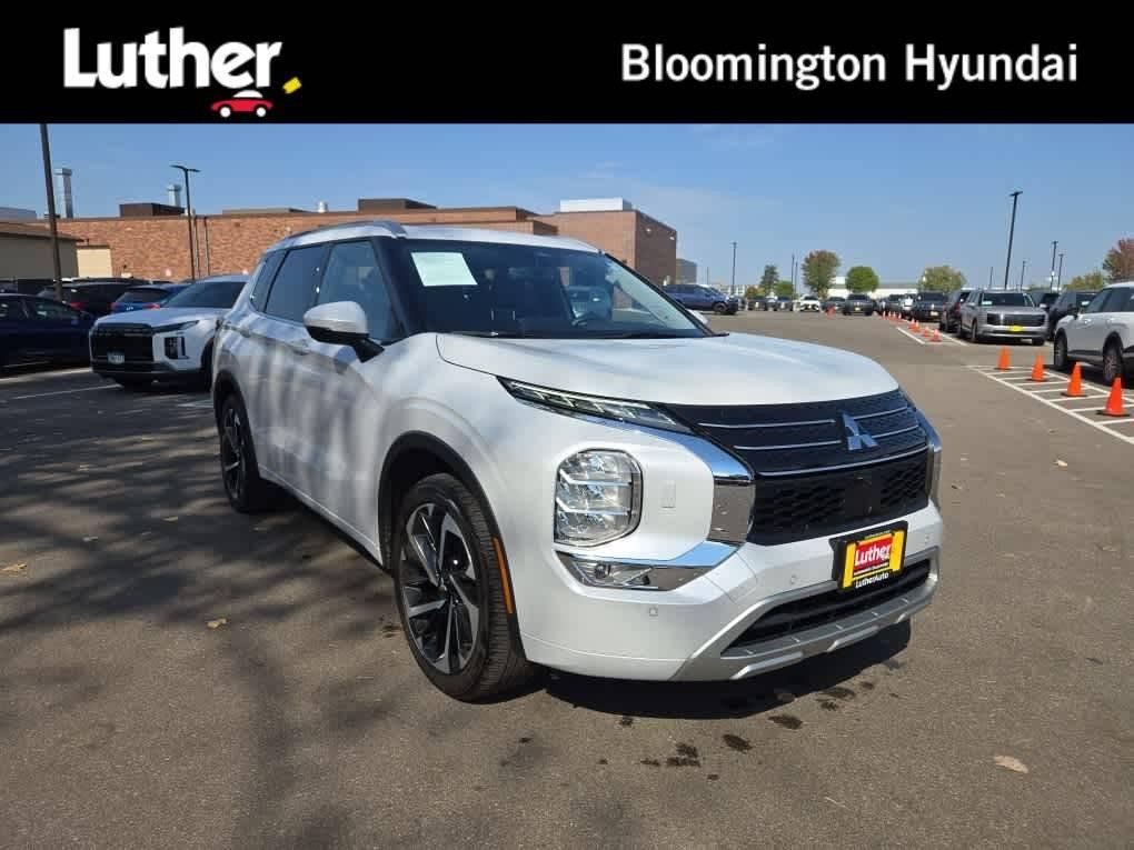 2023 Mitsubishi Outlander SEL in Bloomington MN For Sale - Image 1