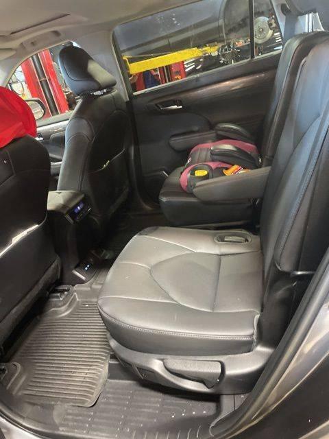 2023 Toyota Highlander Limited in Avon IN For Sale - Image 1