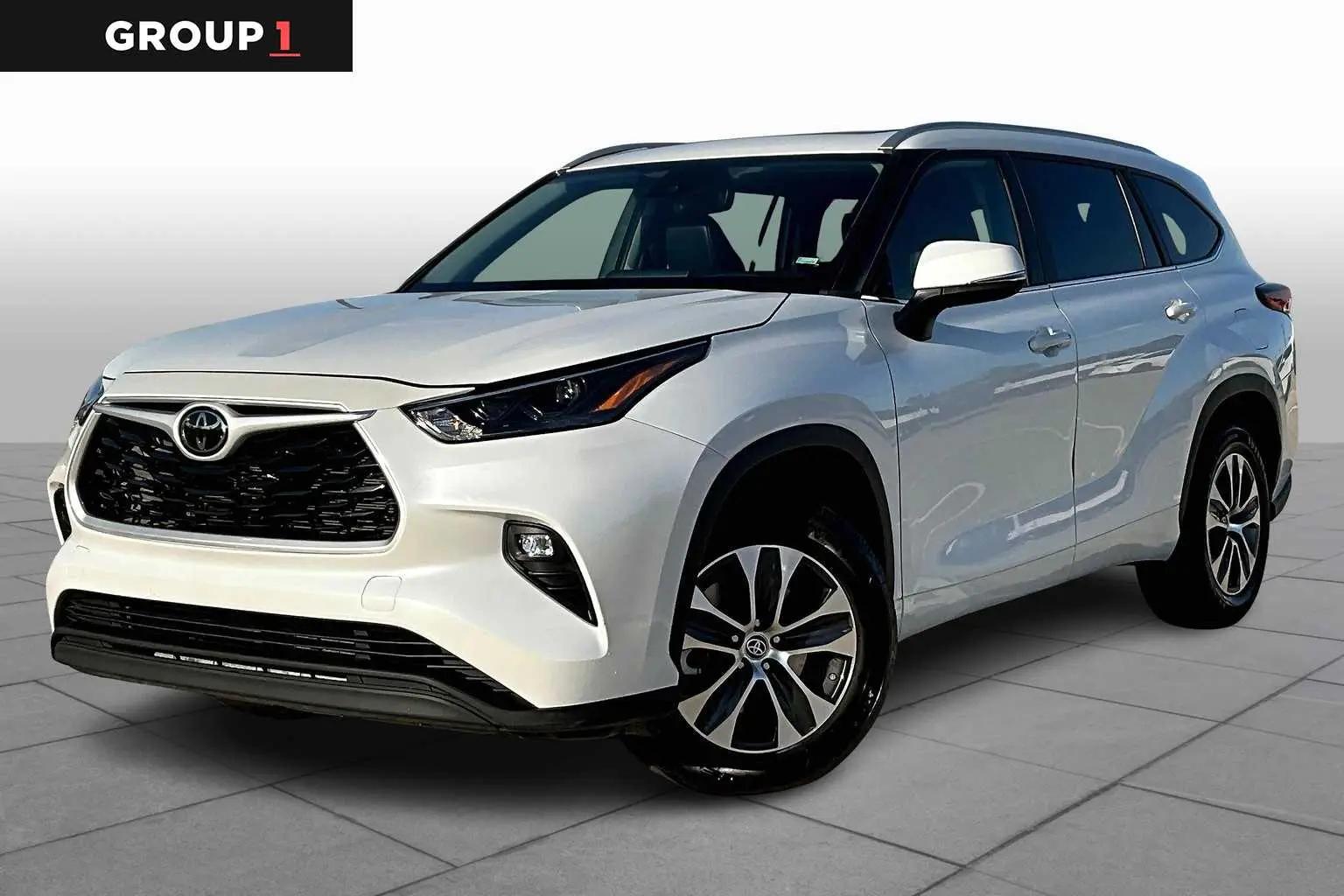 2023 Toyota Highlander XLE in Friendswood TX For Sale - Image 1