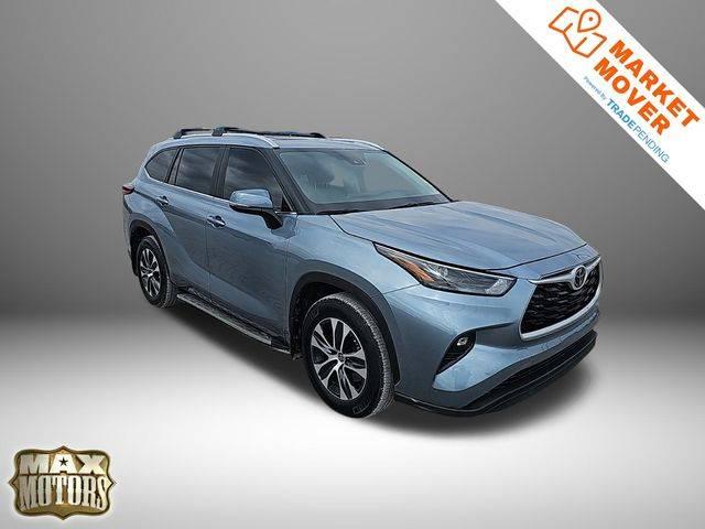 2023 Toyota Highlander XLE in Richmond MO For Sale - Image 1