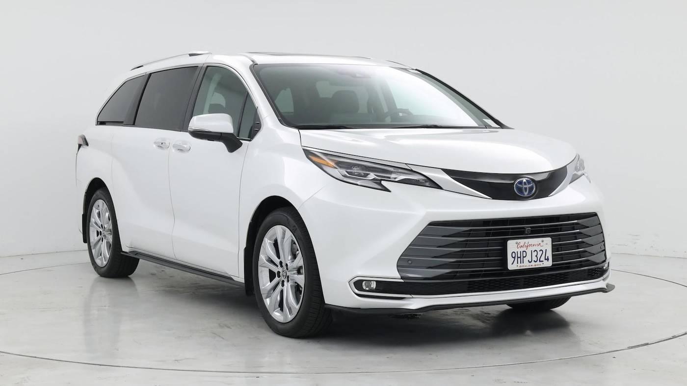 2023 Toyota Sienna Platinum in Birmingham AL For Sale - Image 1