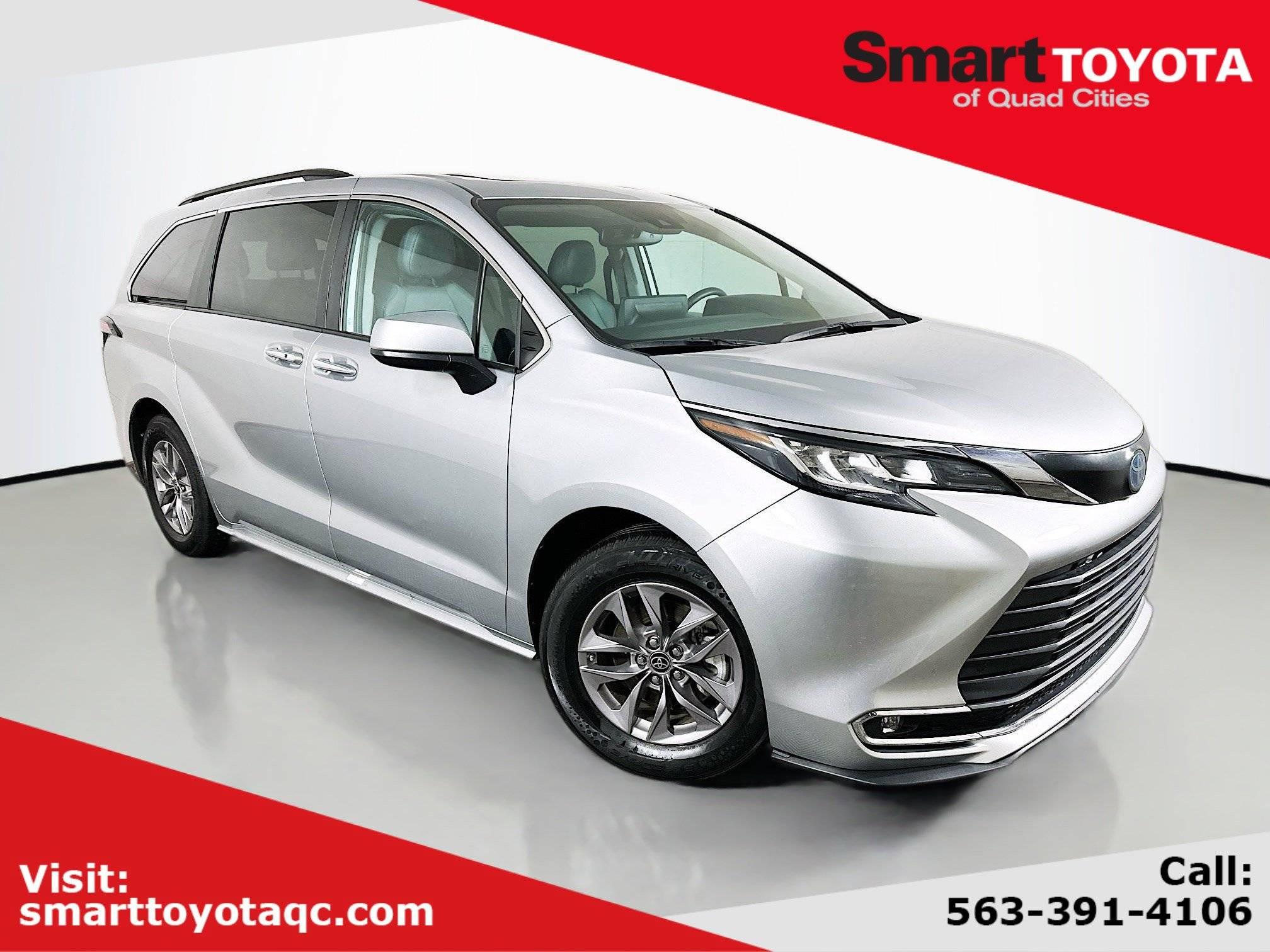 2023 Toyota Sienna XLE in Davenport IA For Sale - Image 1