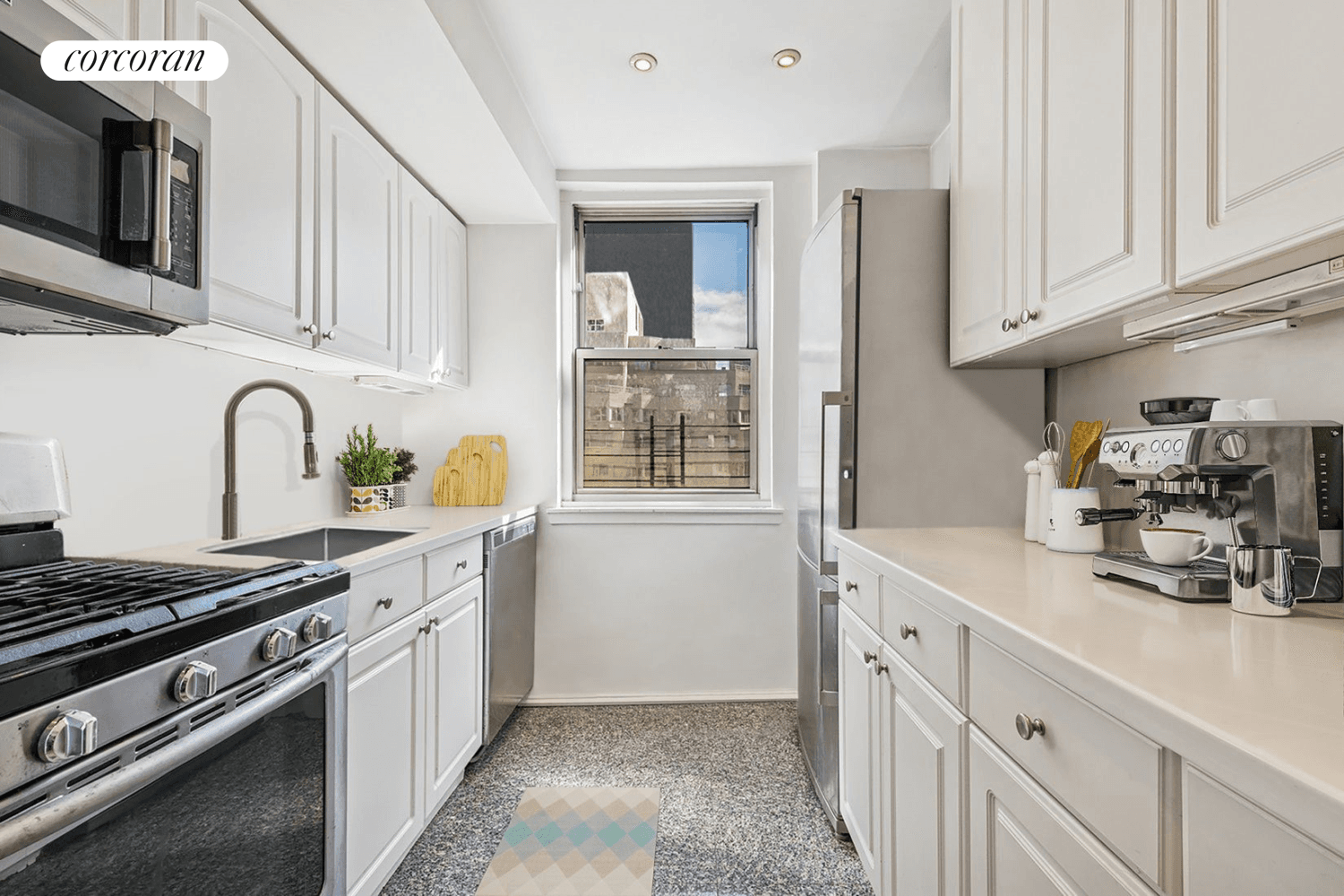 Condo/Apartment for Sale, 10022 - Image 1