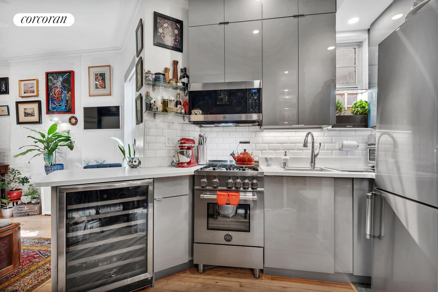 Condo/Apartment for Sale, 10028 - Image 1