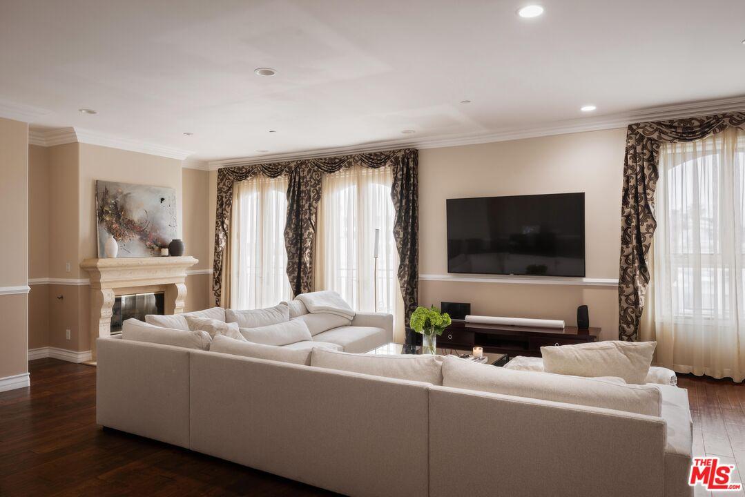 Condo/Apartment for Sale, 132 Crescent DR 90212 - Image 1