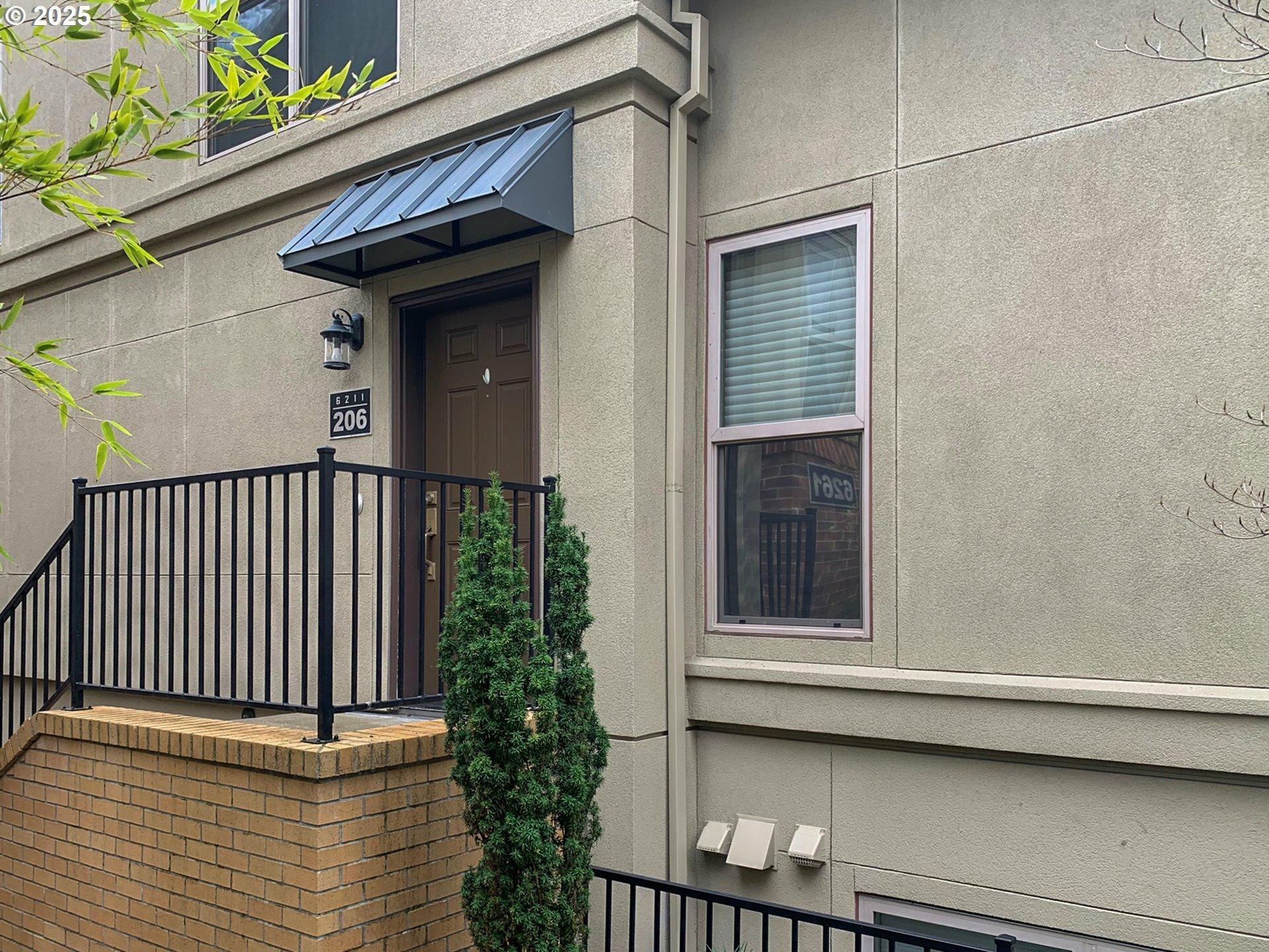 Condo/Apartment for Sale, 6211 NE Carillion Dr 206 97124 - Image 1