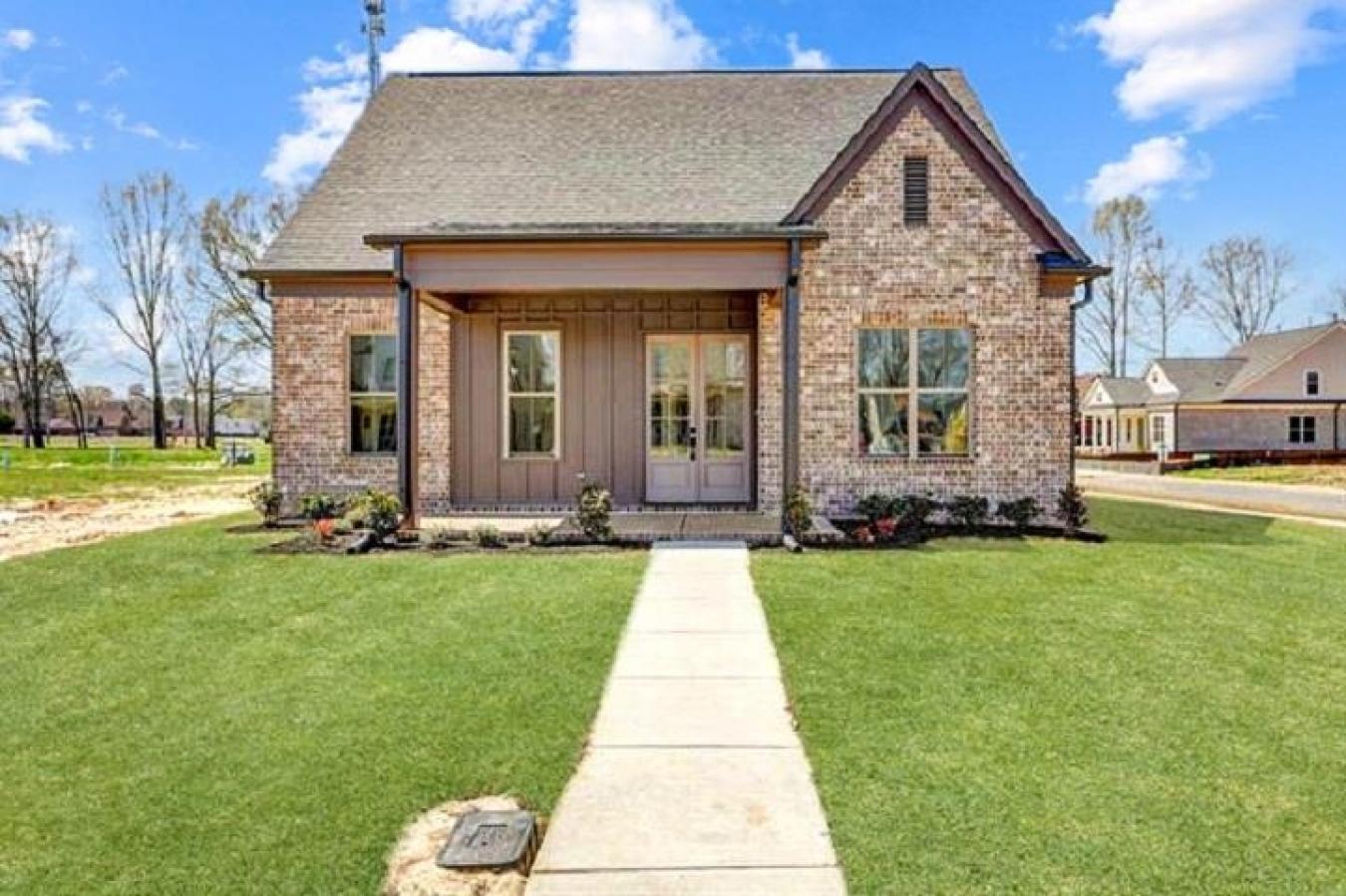 House for Sale, 110 INDEPENDENCE 38066 - Image 1