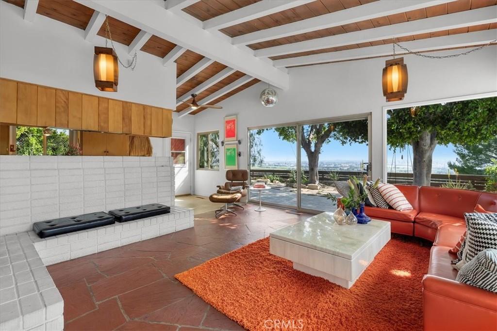 House for Sale, 12 Saddle Road 90275 - Image 1