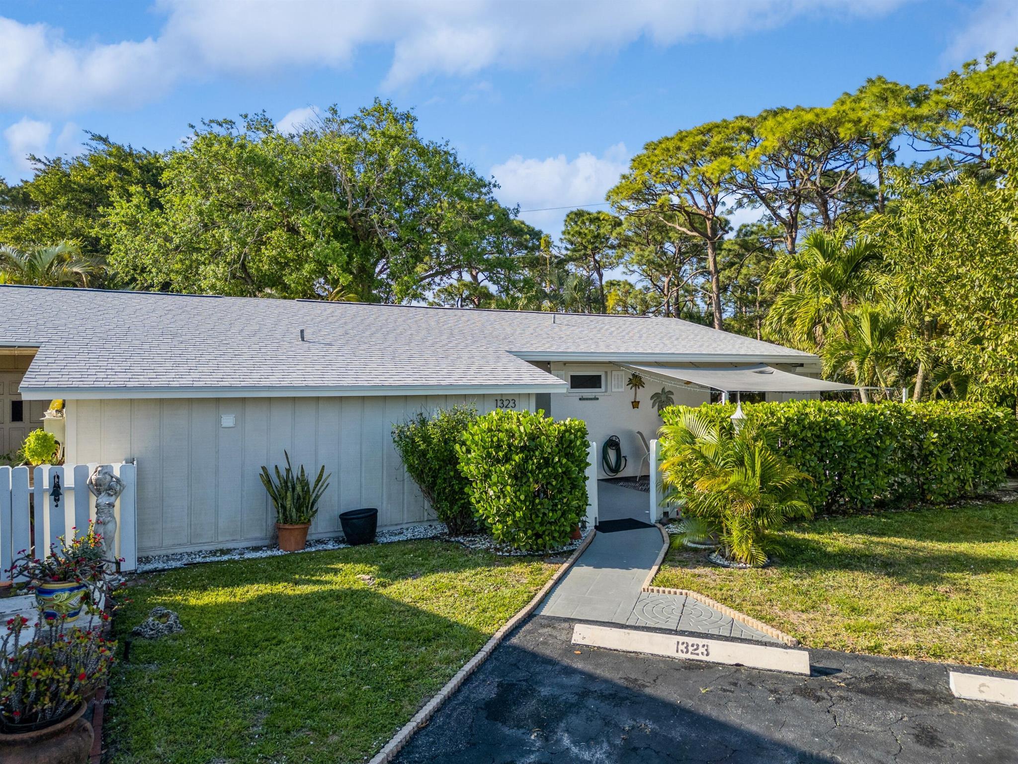 House for Sale, 1323 Chippewa Street 33458 - Image 1