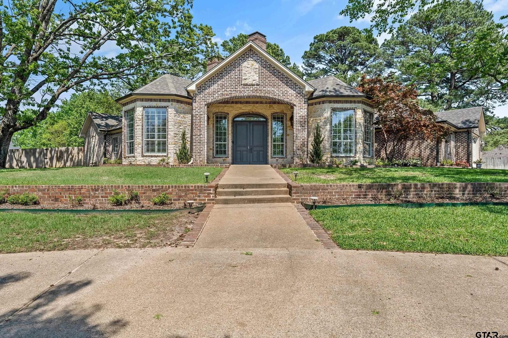 House for Sale, 1839 Holcomb Circle 75703 - Image 1